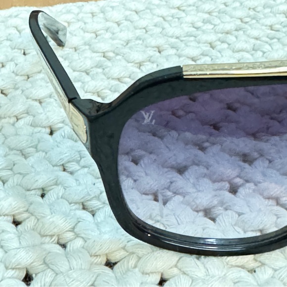 Louis Vuitton Evidence Sunglasses - Picture 13 of 16